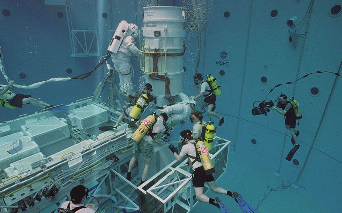 LO SPAZIO È  PISCINA